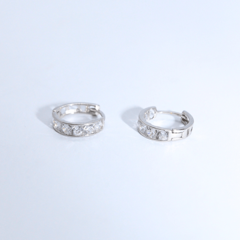 Cercei „Frosted Elegance” din Aur Alb 14k